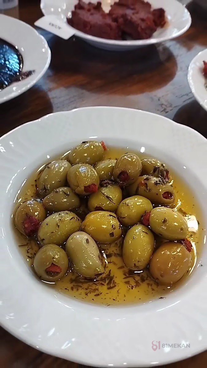 Yener Zeytin Taş Baskı Soğuk Sıkım Zeytinyağı Fabrikası Ve Zeytin Üretimi - Restoranlar